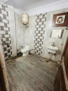 Bathroom Image of 1100 Sq.ft 3.5 BHK Builder Floor for rent in Punjabi Bagh New Delhi for Rs. 30000
