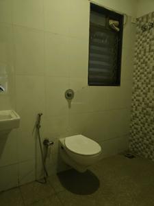 Common Bathroom Image of 912 Sq.ft 2 BHK Apartment / Flat for sale in Chembur Mumbai for Rs. 18500000