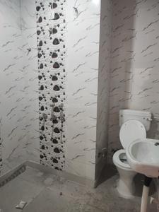 Bathroom Image of 800 Sq.ft 2 BHK Apartment / Flat for rent in Anil Suri Group Jhulelal Apartment, Pitampura New Delhi for Rs. 28000