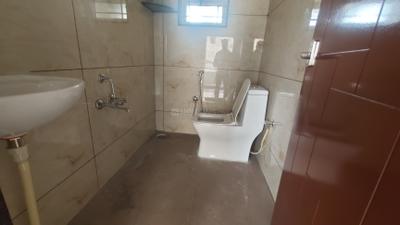 Bathroom Image of 506 Sq.ft 1 BHK Builder Floor for rent in Singasandra Bengaluru for Rs. 25000