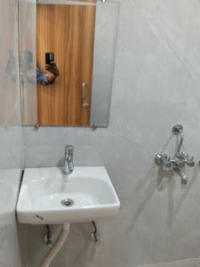 Bathroom Image of 900 Sq.ft 2 BHK Independent House for rent in Vaishali Ghaziabad for Rs. 21000