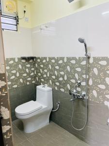 Bathroom Image of 851 Sq.ft 2 BHK Apartment / Flat for sale in Annanur Chennai for Rs. 4100000