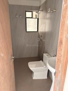 Bathroom Image of 1007 Sq.ft 3 BHK Apartment / Flat for sale in Urban Lakes Phase I, Konnagar Hooghly for Rs. 4500000