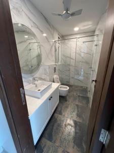 Bathroom Image of 1800 Sq.ft 4 BHK Builder Floor for sale in Safdarjung Enclave New Delhi for Rs. 60000000
