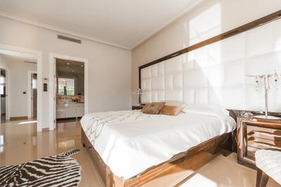 Bedroom Image of 8800 Sq.ft 10 BHK Apartment / Flat for sale in Juhu Mumbai for Rs. 470000000
