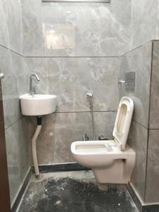 Common Bathroom Image of 600 Sq.ft 2 BHK Builder Floor for sale in Shastri Nagar New Delhi for Rs. 4500000