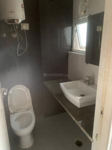 Bathroom Image of 1316 Sq.ft 2.5 BHK Apartment / Flat for sale in RG Residency, Sector 120 Noida for Rs. 15000000