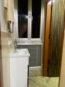 Bathroom Image of 550 Sq.ft 2 BHK Builder Floor for sale in Sector 5 Rohini New Delhi for Rs. 5200000