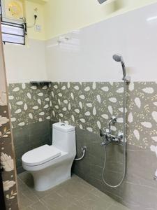 Bathroom Image of 850 Sq.ft 2 BHK Apartment / Flat for sale in Annanur Chennai for Rs. 4300000
