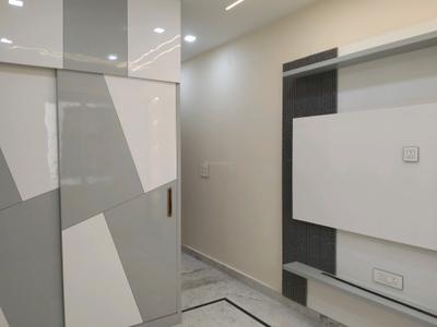 Bedroom Image of 1200 Sq.ft 3 BHK Builder Floor for sale in Shalimar Bagh New Delhi for Rs. 32500000