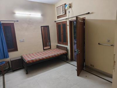 Bedroom Image of 1800 Sq.ft 3 BHK Apartment / Flat for rent in Gangotri Enclave , Alaknanda New Delhi for Rs. 75000