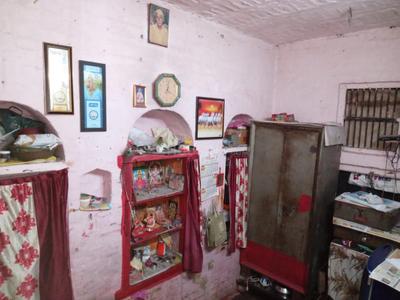 Bedroom Image of 1200 Sq.ft 8 BHK Independent House for sale in Aminabad Lucknow for Rs. 5000000