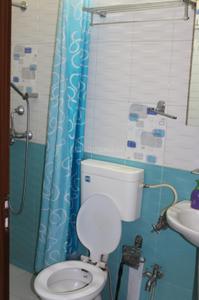 Bathroom Image of 1100 Sq.ft 2 BHK Apartment / Flat for rent in Raja Park Jaipur for Rs. 32500