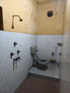 Bathroom Image of 900 Sq.ft 2 BHK Builder Floor for rent in Dunlop Kolkata for Rs. 10000