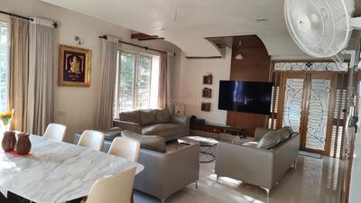 Living Room Image of 3000 Sq.ft 4.5 BHK Apartment / Flat for rent in Shivaji Nagar Pune for Rs. 190000