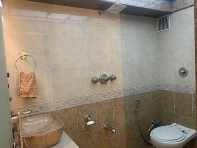 Bathroom Image of 4000 Sq.ft 4 BHK Independent House for sale in Andheri West Mumbai for Rs. 160000000