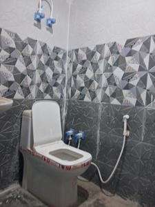 Common Bathroom Image of 650 Sq.ft 1 BHK Apartment / Flat for sale in Sector 49 Noida for Rs. 2450000