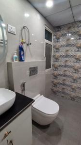 Bathroom Image of 1295 Sq.ft 2 BHK Apartment / Flat for rent in Paramount Symphony, Crossings Republik Ghaziabad for Rs. 17500