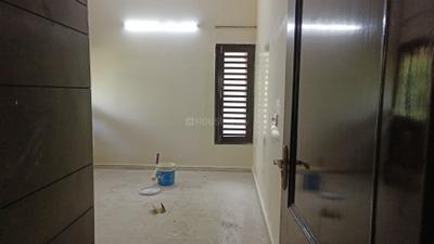 Bedroom Image of 1800 Sq.ft 2 BHK Builder Floor for rent in Chittaranjan Park New Delhi for Rs. 75000