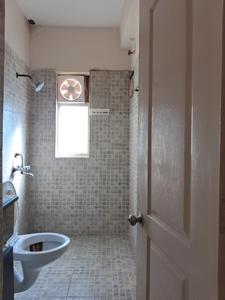 Common Bathroom Image of 1069 Sq.ft 2.5 BHK Apartment / Flat for sale in Paras Tierea, Sector 137 Noida for Rs. 9000000