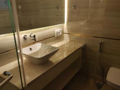 Bathroom Image of 3000 Sq.ft 4 BHK Builder Floor for rent in Altura Green Park Luxury Floors, Green Park Extension New Delhi for Rs. 180000