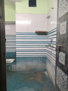 Common Bathroom Image of 800 Sq.ft 2 RK Apartment / Flat for rent in Aya Nagar New Delhi for Rs. 12000