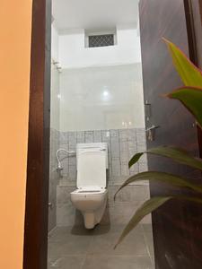 Bathroom Image of 450 Sq.ft 1 RK Independent House for rent in Scheme 78 Indore for Rs. 16000