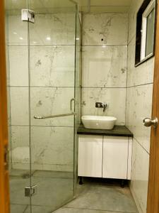 Bathroom Image of 2200 Sq.ft 4 BHK Apartment / Flat for sale in Galaxy Luxotica, Dalanwala Dehradun for Rs. 25000000