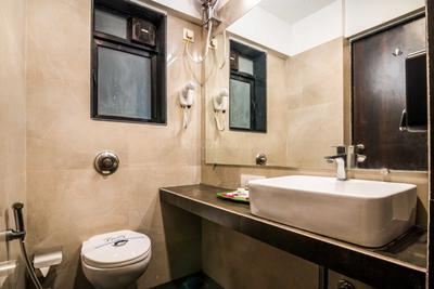 Bathroom Image of 1975 Sq.ft 4 BHK Apartment / Flat for sale in DLH Orchid, Andheri West Mumbai for Rs. 76000000