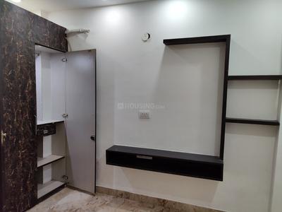 Bedroom Image of 950 Sq.ft 2 BHK Builder Floor for rent in Ramesh Nagar New Delhi for Rs. 35000