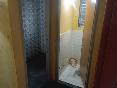 Bathroom Image of 850 Sq.ft 1 BHK Independent House for rent in Tapowan Kolhapur for Rs. 6500