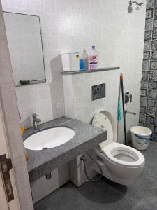 Bathroom Image of 938 Sq.ft 2 BHK Apartment / Flat for rent in Godrej Elements, Hinjawadi Pune for Rs. 43000