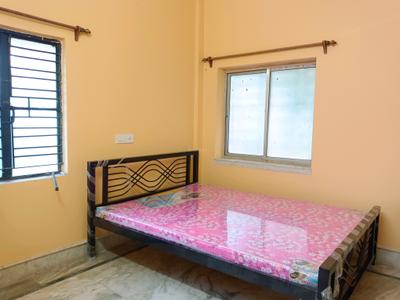 Bedroom Image of 900 Sq.ft 3 BHK Independent House for rent in Panchpota Kolkata for Rs. 12000