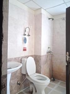 Common Bathroom Image of 1485 Sq.ft 3 BHK Apartment / Flat for sale in Gardenia Gateway, Sector 75 Noida for Rs. 10504050