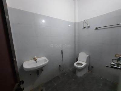 Bathroom Image of 1500 Sq.ft 3 BHK Builder Floor for rent in Sultanpur Road Lucknow for Rs. 13500
