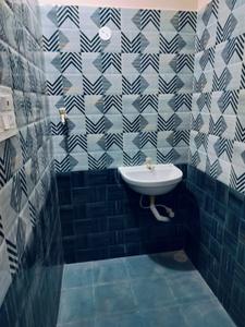 Bathroom Image of 1200 Sq.ft 1 BHK Builder Floor for rent in Thorapadi Vellore for Rs. 9000