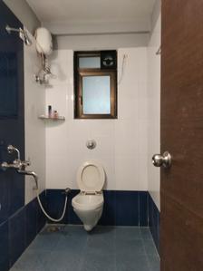 Common Bathroom Image of 900 Sq.ft 2 BHK Apartment / Flat for sale in Shree Mahavir Lamplight CHSL, Vile Parle West Mumbai for Rs. 40000000