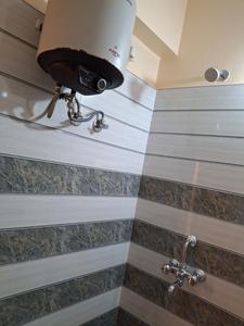 Bathroom Image of 1200 Sq.ft 2 BHK Apartment / Flat for rent in Global Surya Enclave, Samlong Ranchi for Rs. 24000