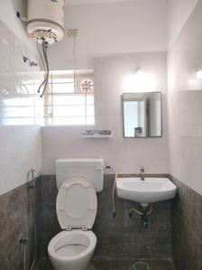 Common Bathroom Image of 450 Sq.ft 1 BHK Apartment / Flat for rent in Apartment, Kudlu Bengaluru for Rs. 23000