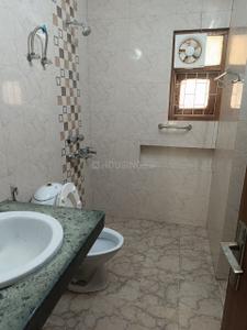 Bathroom Image of 2350 Sq.ft 4 BHK Apartment / Flat for sale in DDA Flats Sarita Vihar, Sarita Vihar New Delhi for Rs. 36500000