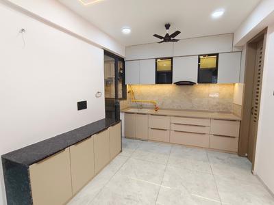 Kitchen Image of 1600 Sq.ft 3 BHK Apartment / Flat for rent in Keshav Elitus, Randesan Gandhinagar for Rs. 28000