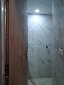 Common Bathroom Image of 1600 Sq.ft 3 BHK Apartment / Flat for sale in Sector 104 Noida for Rs. 6950000