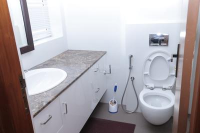 Bathroom Image of 3500 Sq.ft 4 BHK Villa for rent in Meridian The Sovereign, Panangad Kochi for Rs. 75000