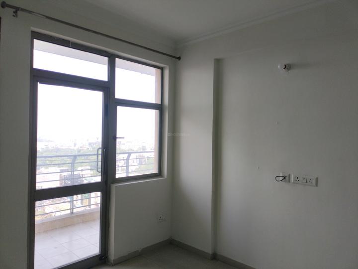 Amrapali Pan Oasis Main Image 1