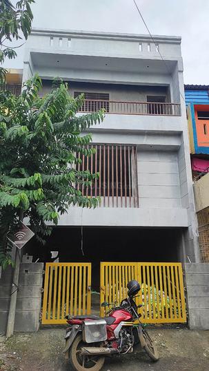 Spacious 3 bhk luxurious row bunglow with 2 car parking Main Image 1