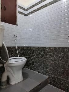 Common Bathroom Image of 700 Sq.ft 1 RK Builder Floor for rent in Sector 22 Noida for Rs. 11000