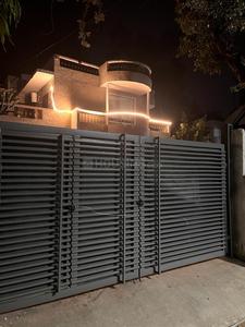 Image of 9000 Sq.ft 4 BHK Farm House for sale in Sainik Farm, New Delhi for Rs. 85000000