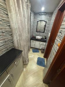 Kitchen Image of 2250 Sq.ft 4 BHK Apartment / Flat for sale in IA and IB Block RWA Ashok Vihar, Ashok Vihar New Delhi for Rs. 31500000