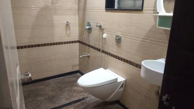 Bathroom Image of 600 Sq.ft 1 BHK Apartment / Flat for rent in Clover Dale, Koregaon Park Pune for Rs. 45000