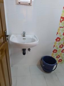 Bathroom Image of 1075 Sq.ft 2 BHK Apartment / Flat for rent in Vyttila Kochi for Rs. 32750